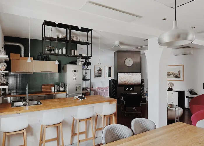 White Lotus - Luxury Apartment
